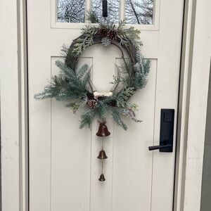 Authentic Antler Christmas Wreath
Handmade
16” round